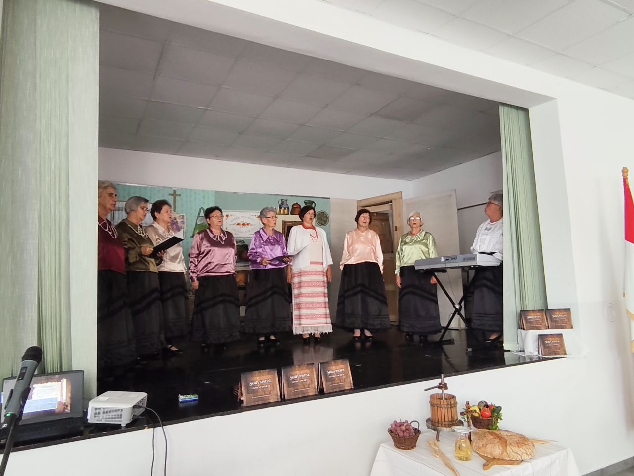 MAMIČINA ŠKRIJA U Gornjem Kraljevcu proslavljena uz novu knjigu baštine (19)