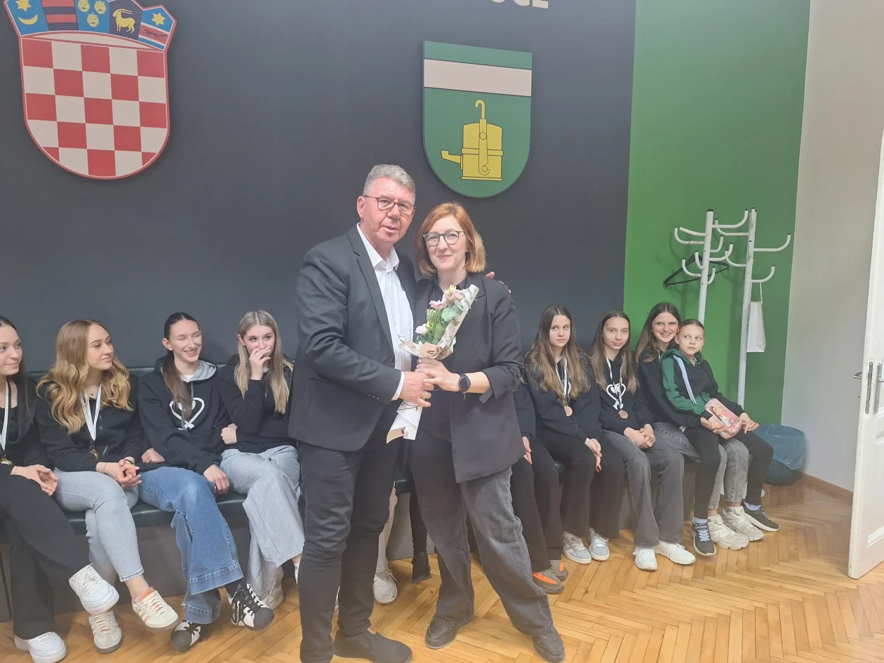 MAŽORETKINJE MURSKOG SREDIŠĆA Gradonačelnik Dražen Srpak (3) MAŽORETKINJE MURSKOG SREDIŠĆA Gradonačelnik Dražen Srpak (3)