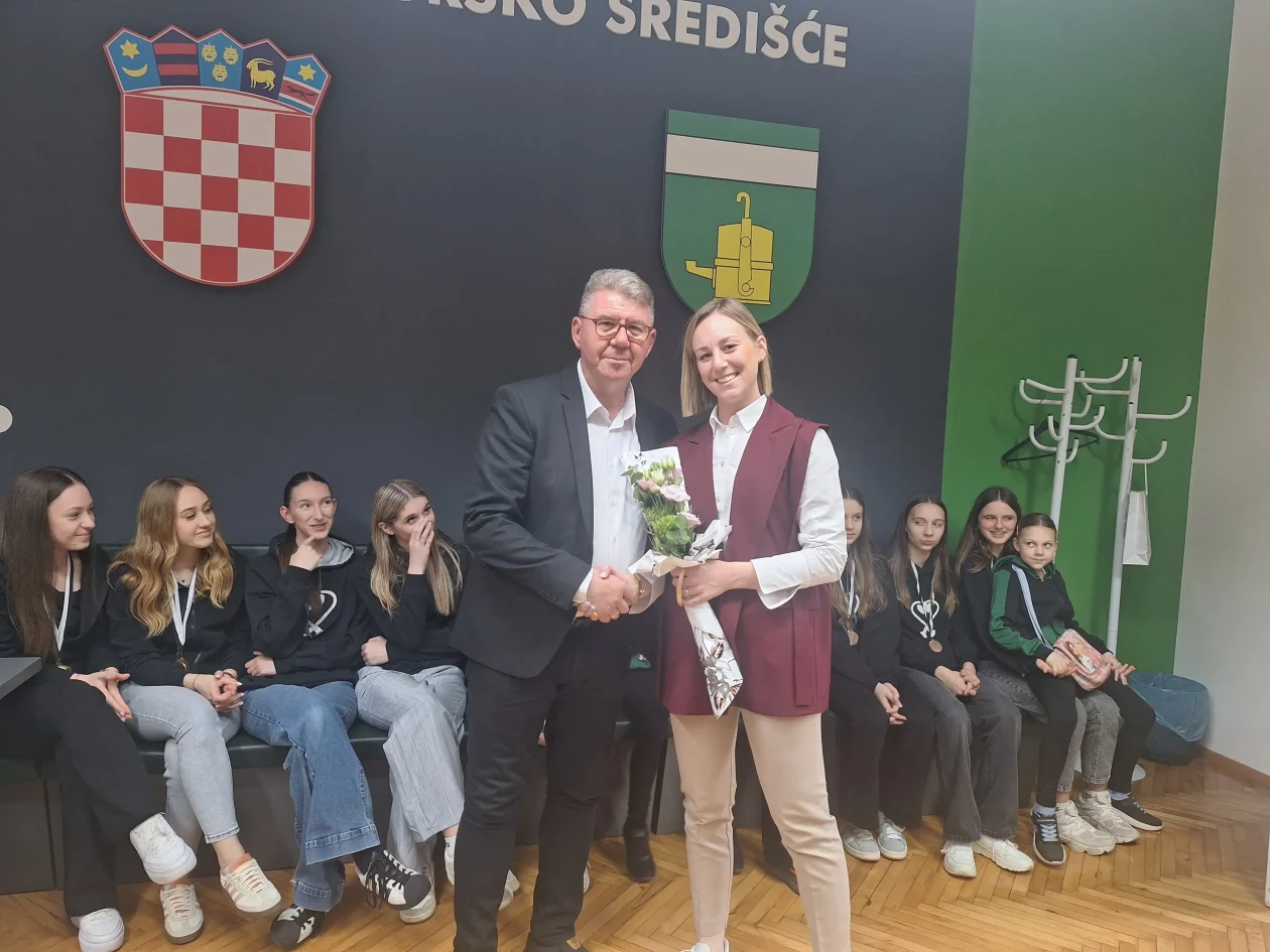 MAŽORETKINJE MURSKOG SREDIŠĆA Gradonačelnik Dražen Srpak (4) MAŽORETKINJE MURSKOG SREDIŠĆA Gradonačelnik Dražen Srpak (4)