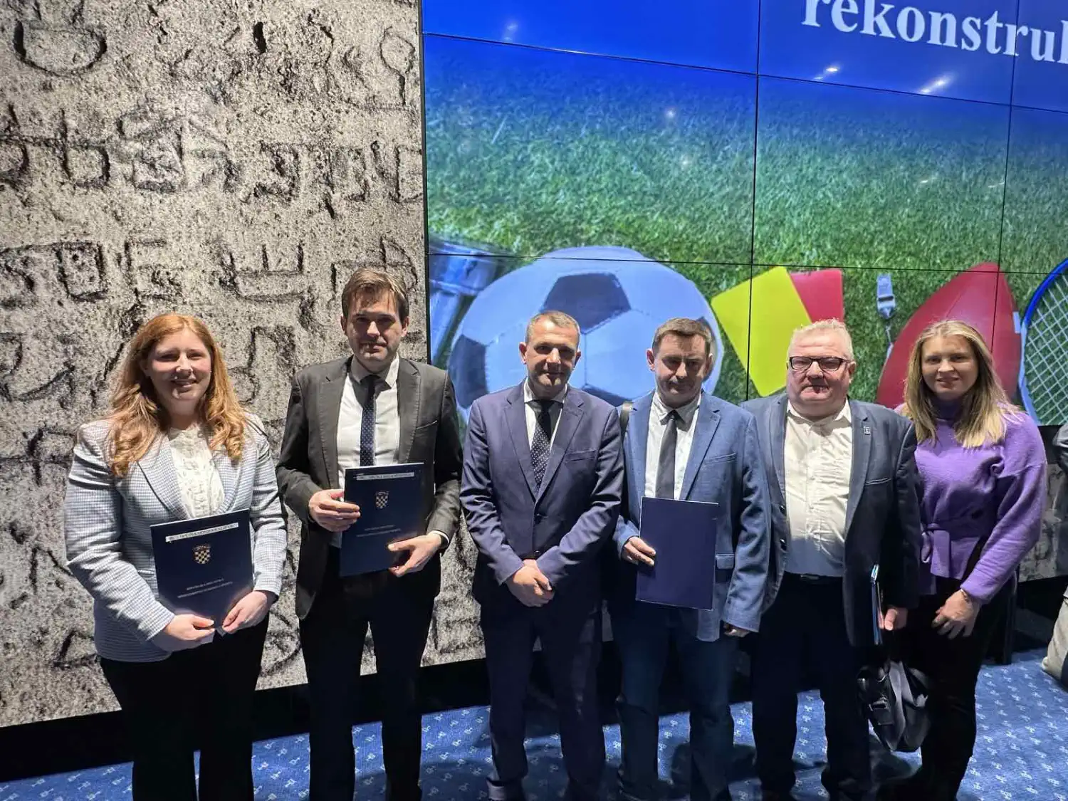 MEĐIMURSKI SPORT Od nogometnih terena do dvorana Pola milijuna eura za sportske projekte (6) MEĐIMURSKI SPORT Od nogometnih terena do dvorana Pola milijuna eura za sportske projekte (6)