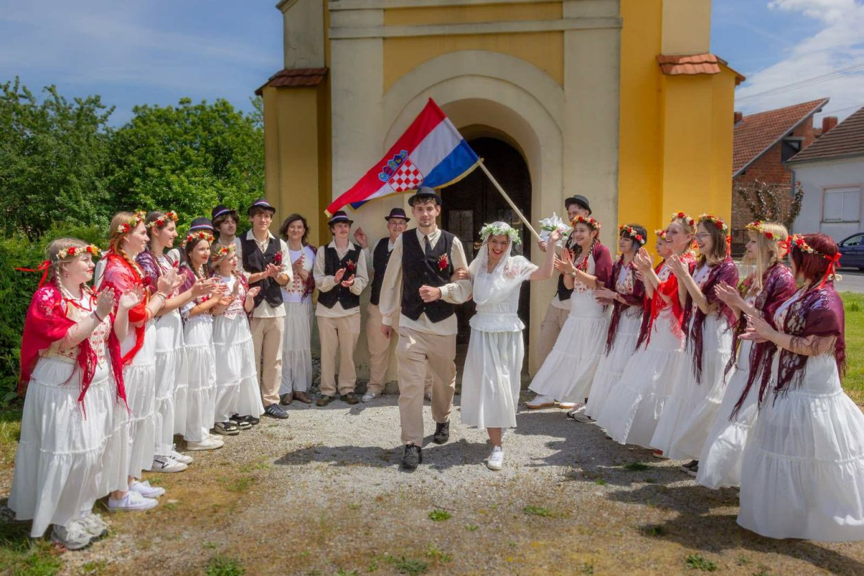 MEĐIMURSKI SVATI Graditeljska škola čakovec maturanti (5)