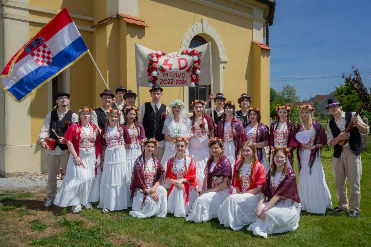 MEĐIMURSKI SVATI Graditeljska škola čakovec maturanti (7)