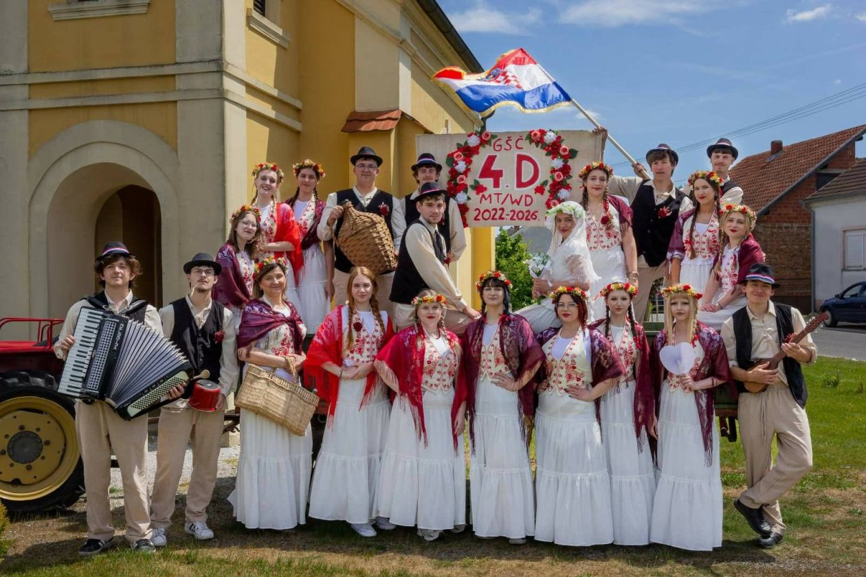MEĐIMURSKI SVATI Graditeljska škola čakovec maturanti (9)