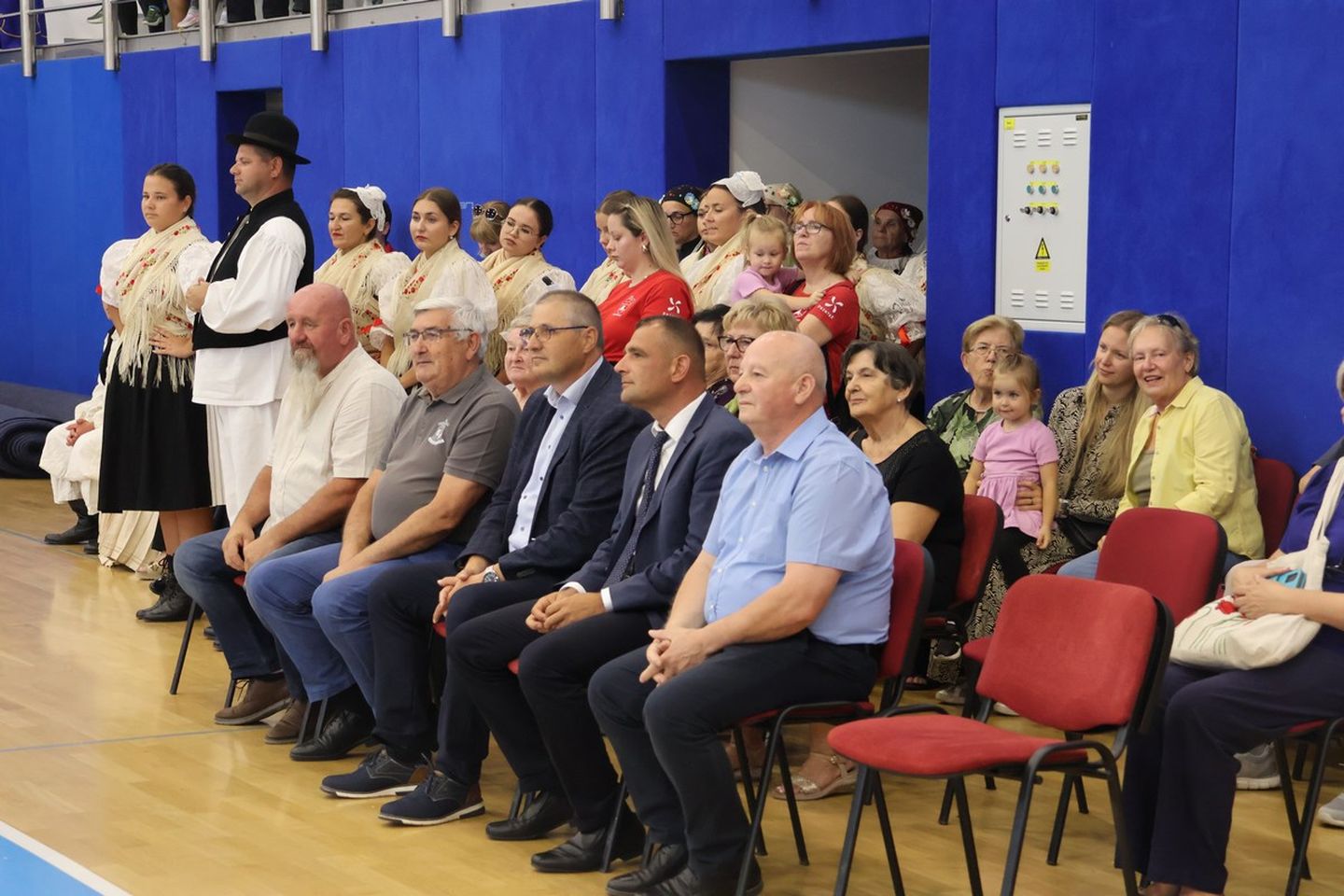 MEĐUNARODNI SUSRET Strahoninec ugostio folkloraše iz Hrvatske i susjednih zemalja (16)