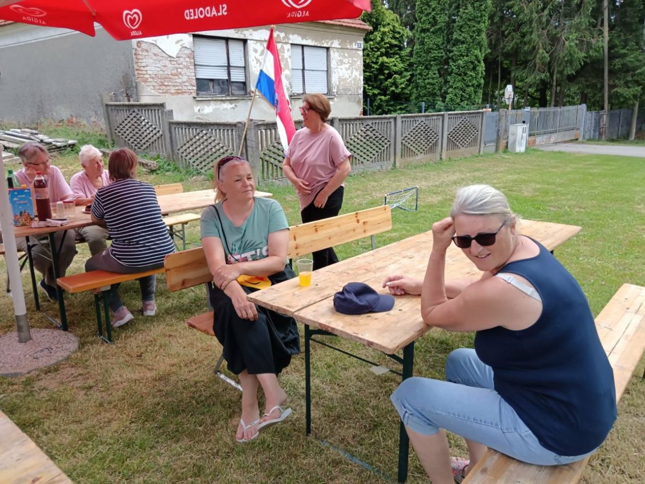 MIHOVLJAN Susjedi u ulici Marka Kovača pokazali kako izgleda pravo dobrosusjedsko druženje (2)