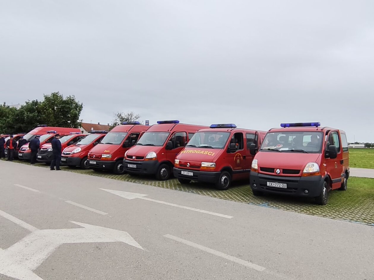 MIMOHOD VOZILA Defile kroz Čakovec obilježio kraj svibnja, mjeseca zaštite od požara (15)