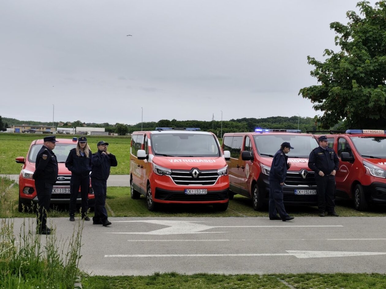 MIMOHOD VOZILA Defile kroz Čakovec obilježio kraj svibnja, mjeseca zaštite od požara (2)