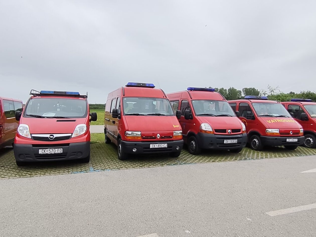 MIMOHOD VOZILA Defile kroz Čakovec obilježio kraj svibnja, mjeseca zaštite od požara (27)