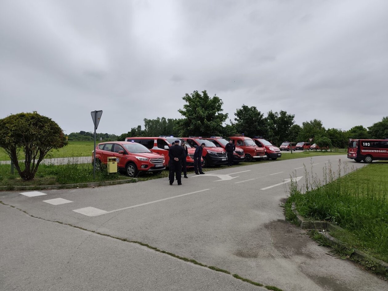 MIMOHOD VOZILA Defile kroz Čakovec obilježio kraj svibnja, mjeseca zaštite od požara (27)