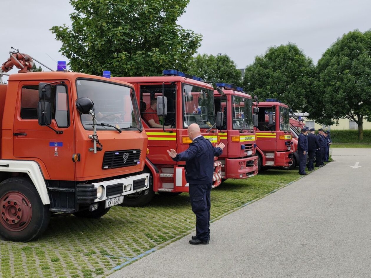 MIMOHOD VOZILA Defile kroz Čakovec obilježio kraj svibnja, mjeseca zaštite od požara (6)