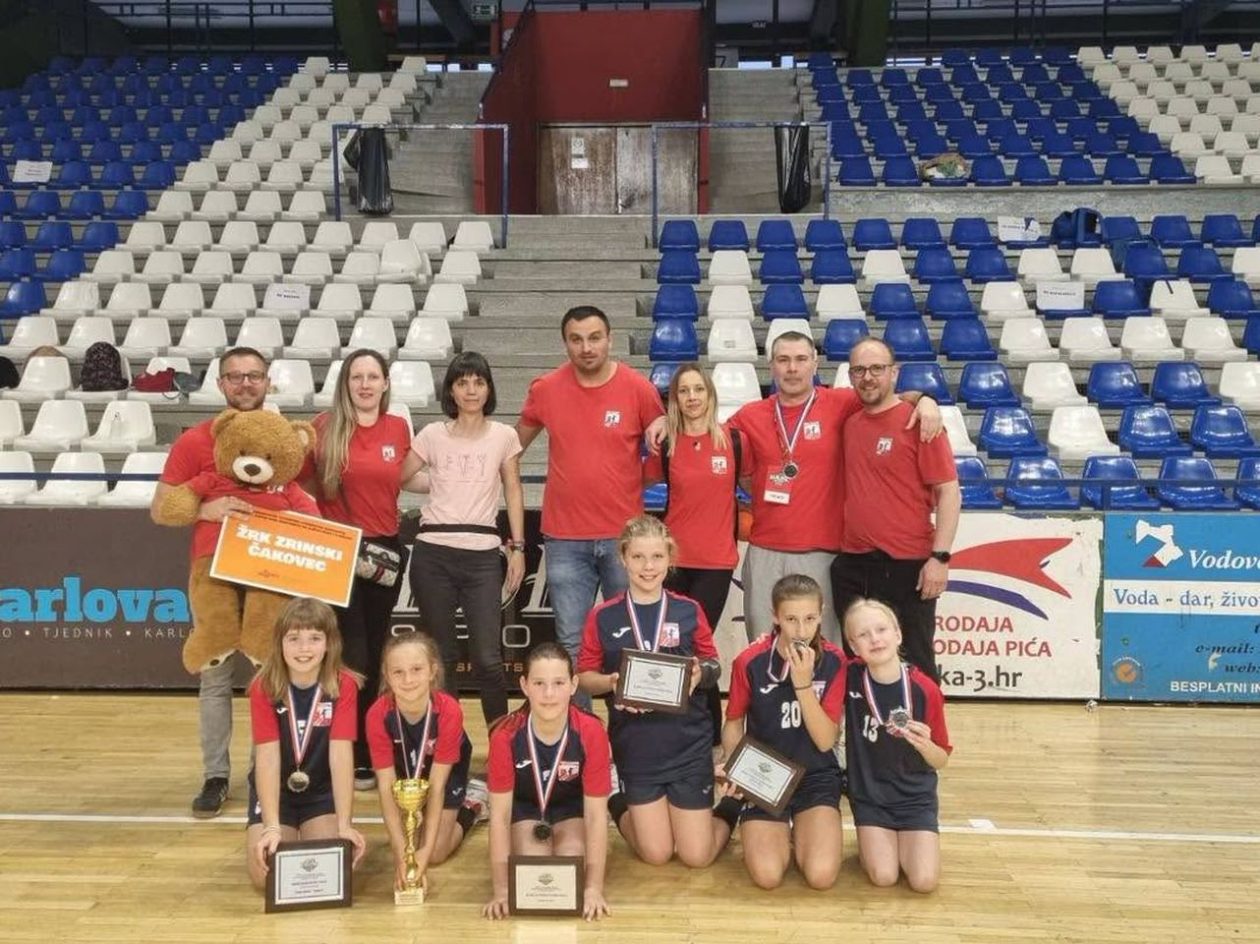 MINI RUKOMET Veliki uspjeh malih Zrinskica – srebro zlatnog sjaja u Karlovcu (2)