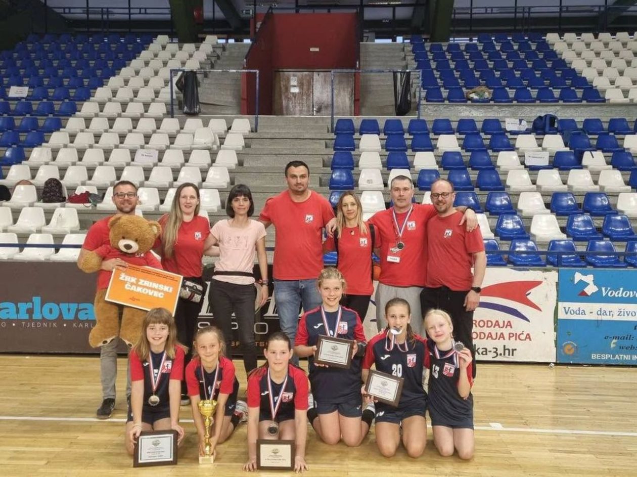MINI RUKOMET Veliki uspjeh malih Zrinskica – srebro zlatnog sjaja u Karlovcu (4)