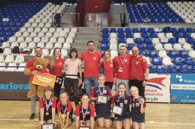 MINI RUKOMET Veliki uspjeh malih Zrinskica – srebro zlatnog sjaja u Karlovcu (4)