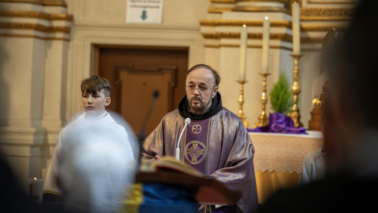 MISNO SLAVLJE KUD Mihovljan svojim folklorom razveselio Hrvate u Željeznom (2)