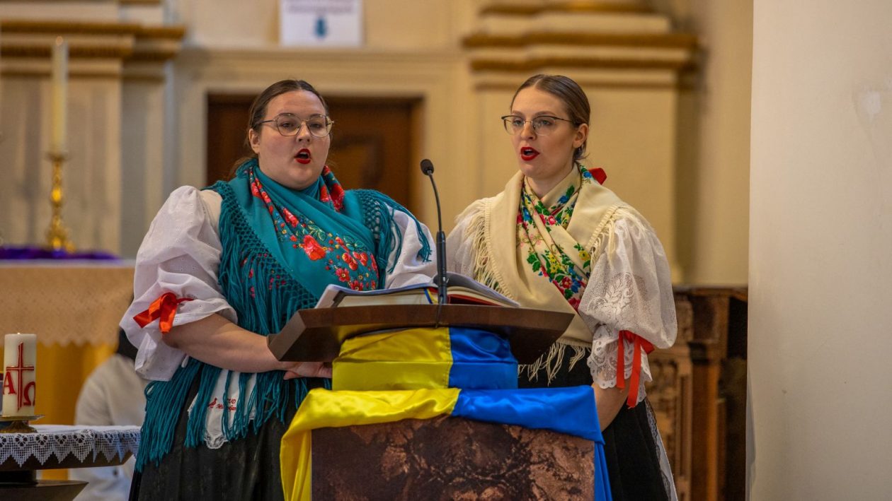 MISNO SLAVLJE KUD Mihovljan svojim folklorom razveselio Hrvate u Željeznom (3)