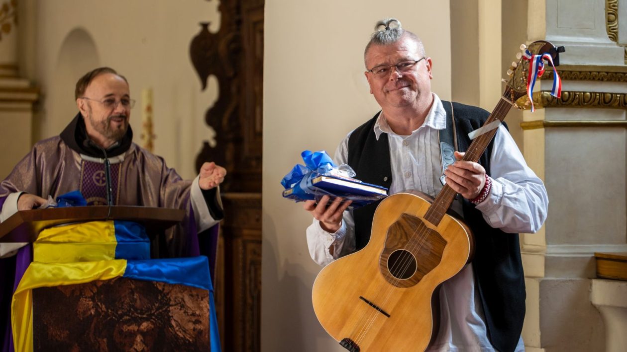 MISNO SLAVLJE KUD Mihovljan svojim folklorom razveselio Hrvate u Željeznom (6)