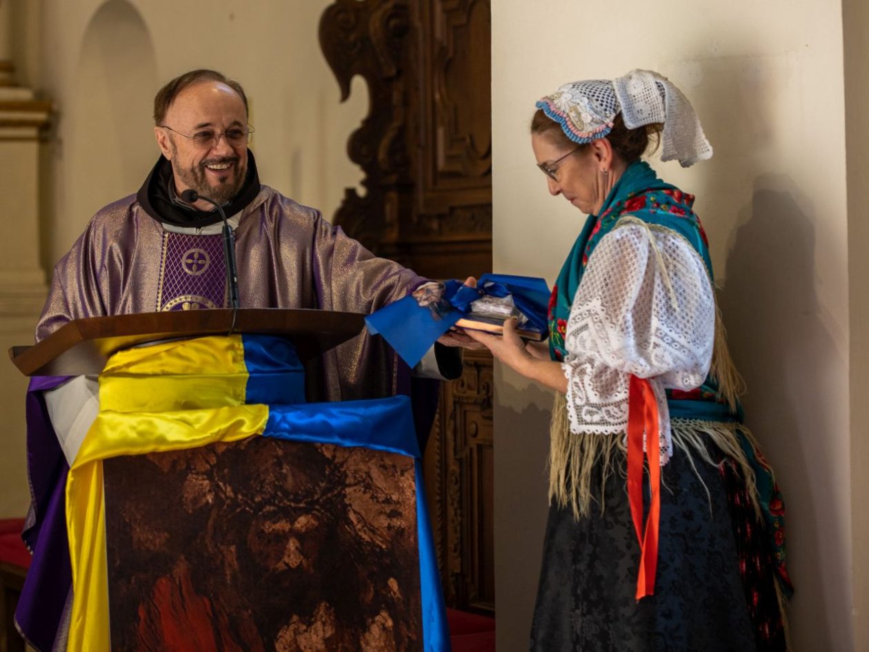 MISNO SLAVLJE KUD Mihovljan svojim folklorom razveselio Hrvate u Željeznom (7)