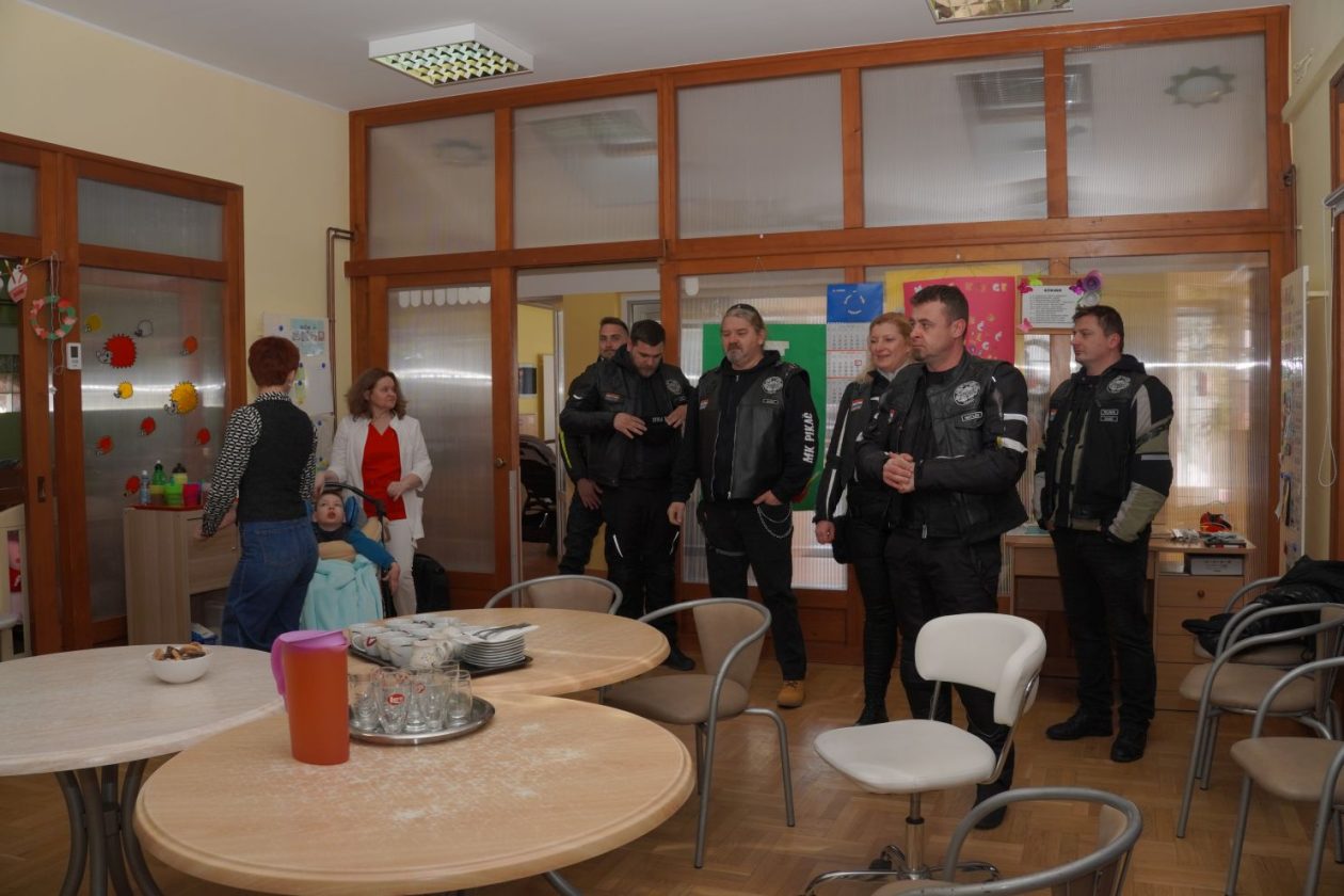 MK Pikač donacija Dnevni boravak djece dr Antun Bogdan (10) MK Pikač donacija Dnevni boravak djece dr Antun Bogdan (10)