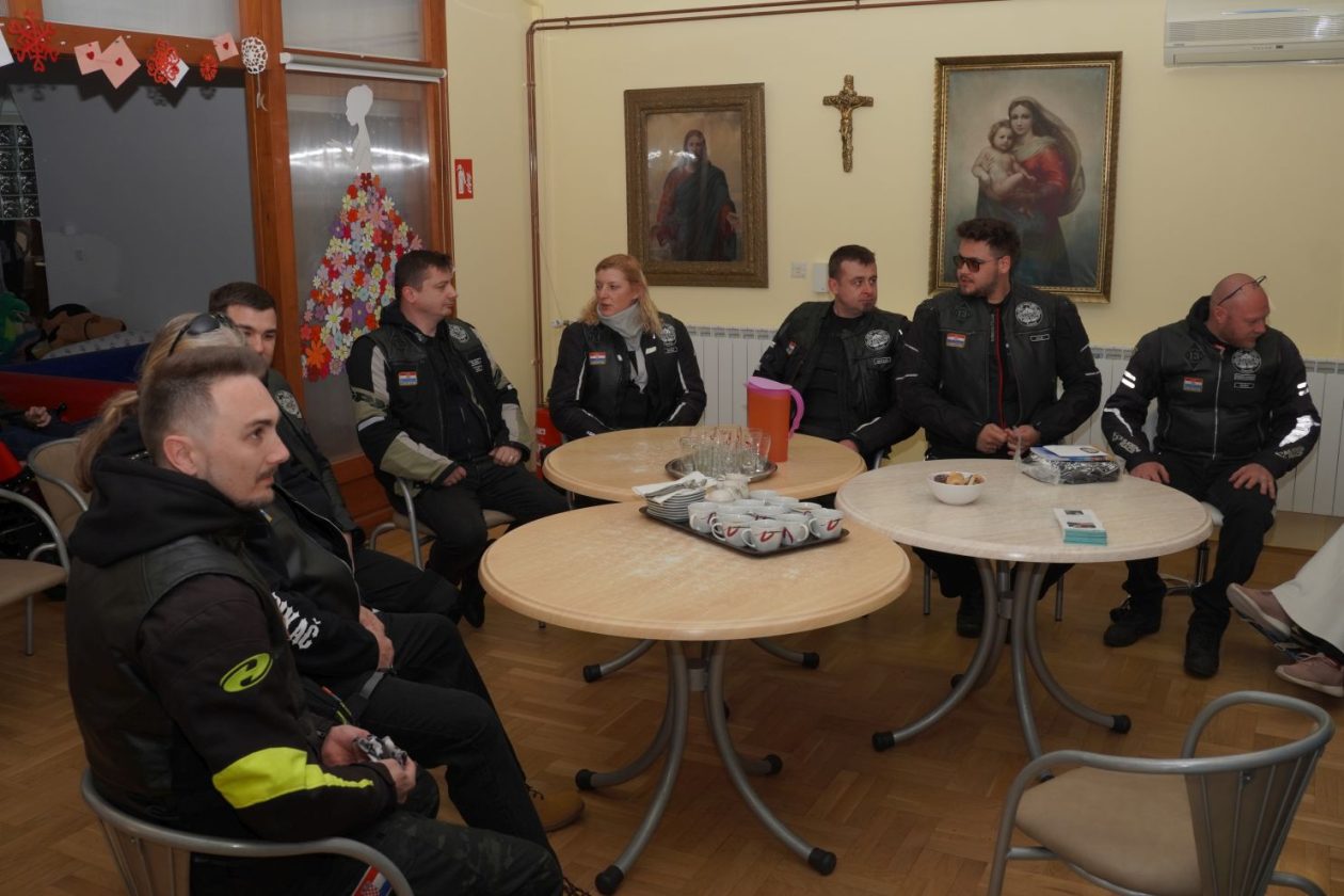 MK Pikač donacija Dnevni boravak djece dr Antun Bogdan (12) MK Pikač donacija Dnevni boravak djece dr Antun Bogdan (12)