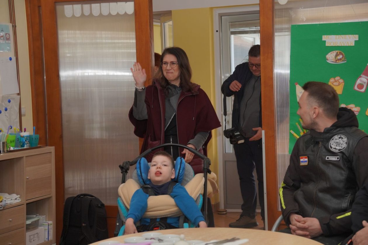 MK Pikač donacija Dnevni boravak djece dr Antun Bogdan (13) MK Pikač donacija Dnevni boravak djece dr Antun Bogdan (13)