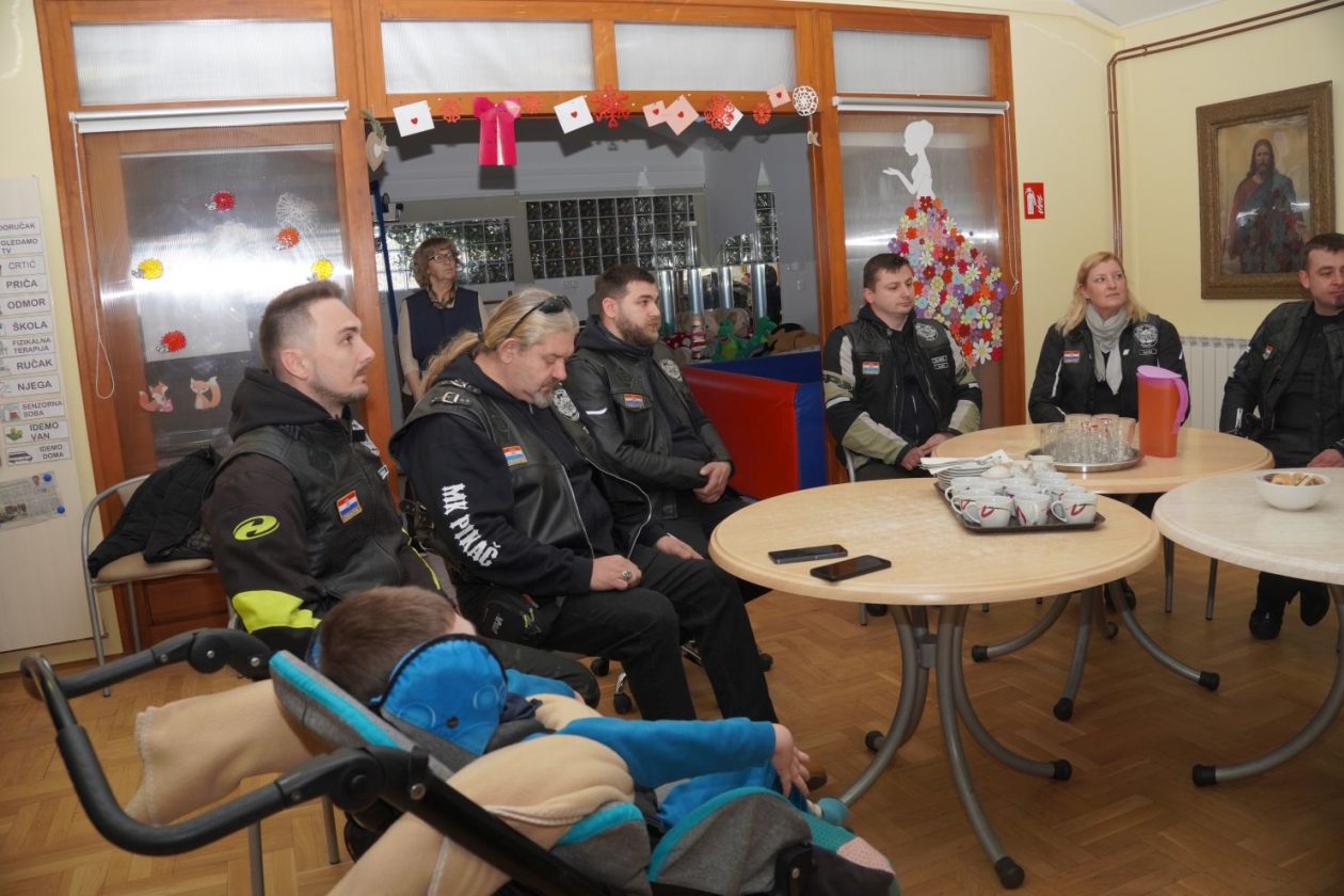 MK Pikač donacija Dnevni boravak djece dr Antun Bogdan (17) MK Pikač donacija Dnevni boravak djece dr Antun Bogdan (17)