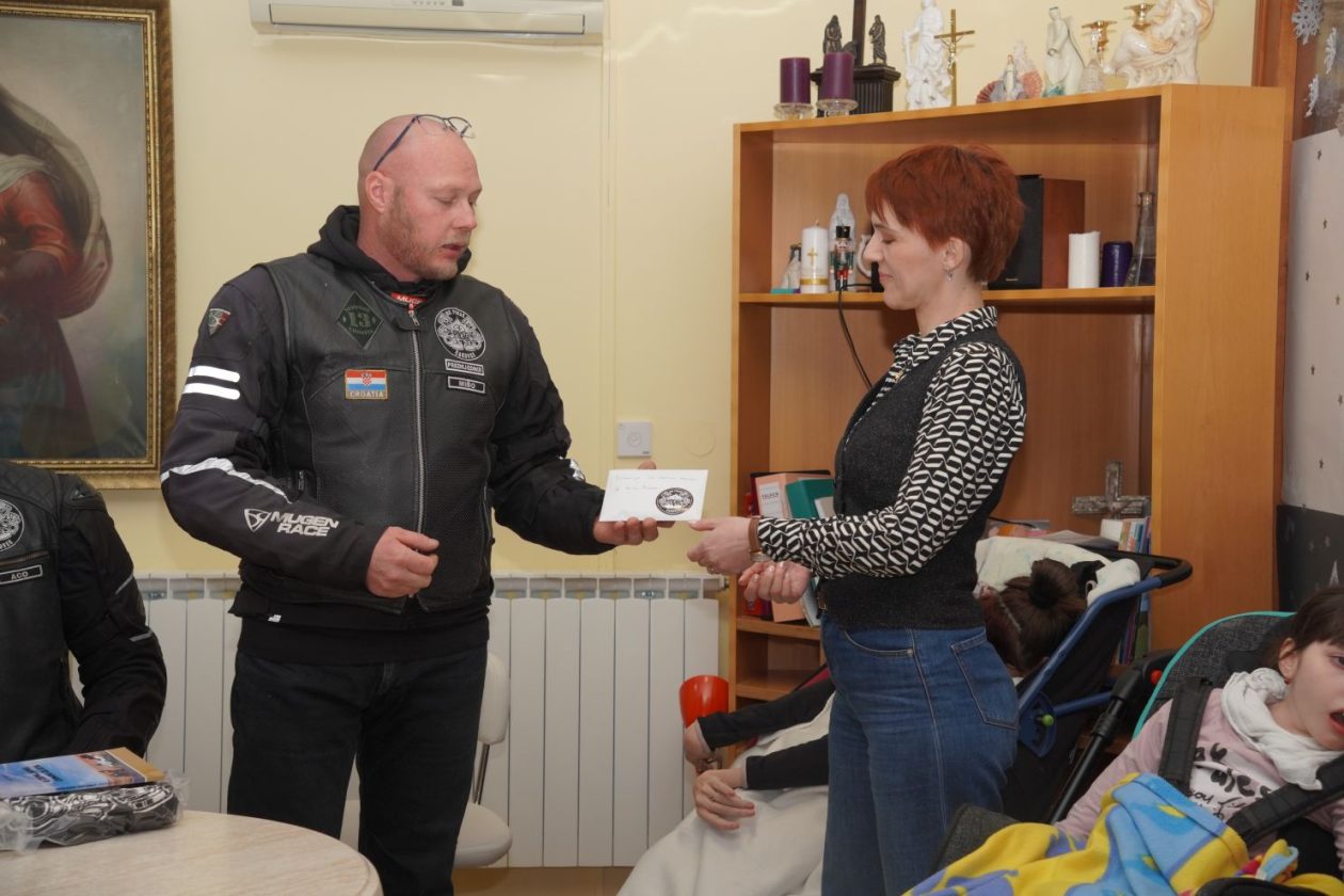 MK Pikač donacija Dnevni boravak djece dr Antun Bogdan (18) MK Pikač donacija Dnevni boravak djece dr Antun Bogdan (18)
