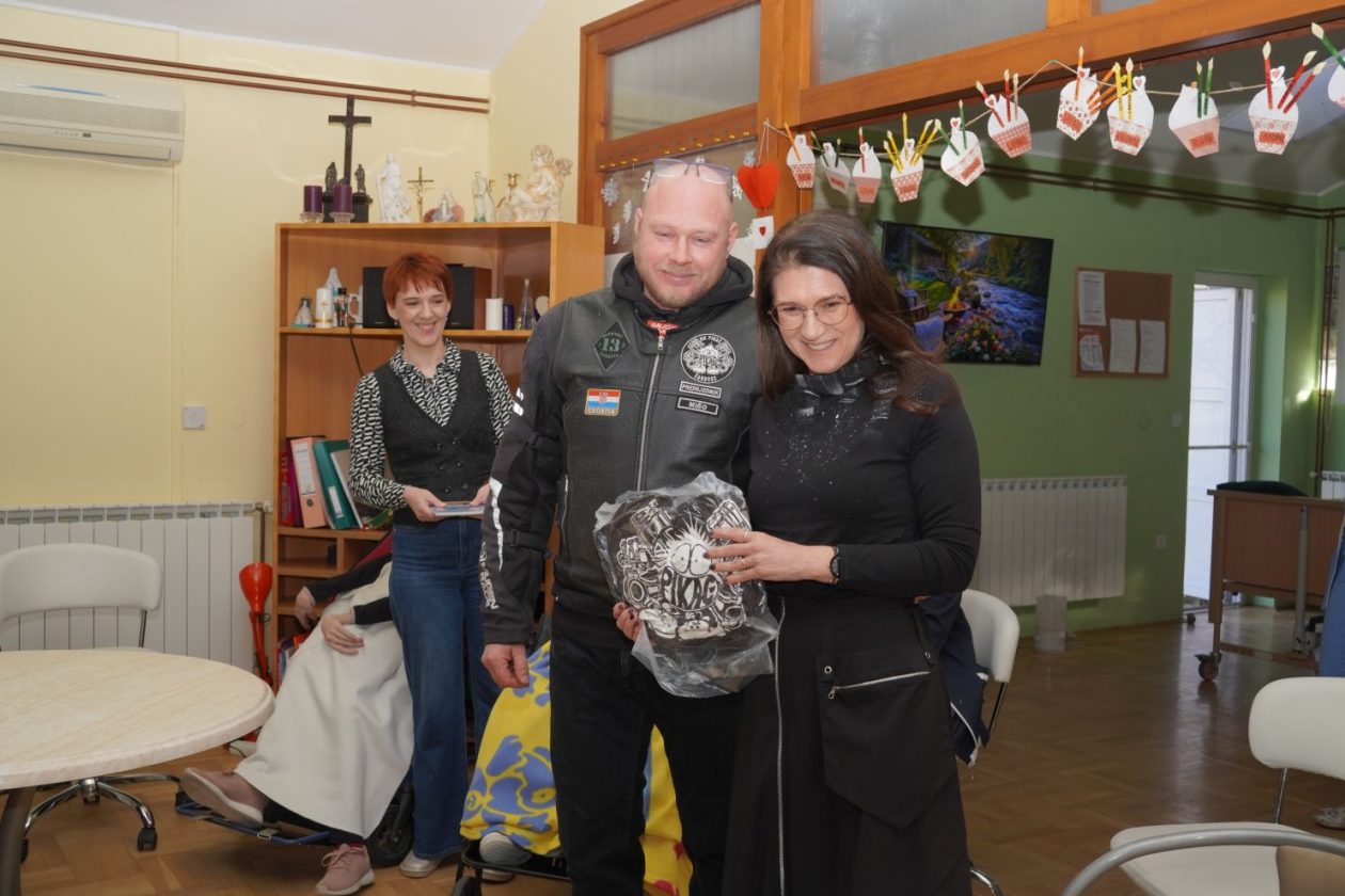 MK Pikač donacija Dnevni boravak djece dr Antun Bogdan (20) MK Pikač donacija Dnevni boravak djece dr Antun Bogdan (20)