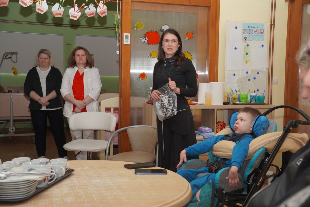 MK Pikač donacija Dnevni boravak djece dr Antun Bogdan (22) MK Pikač donacija Dnevni boravak djece dr Antun Bogdan (22)