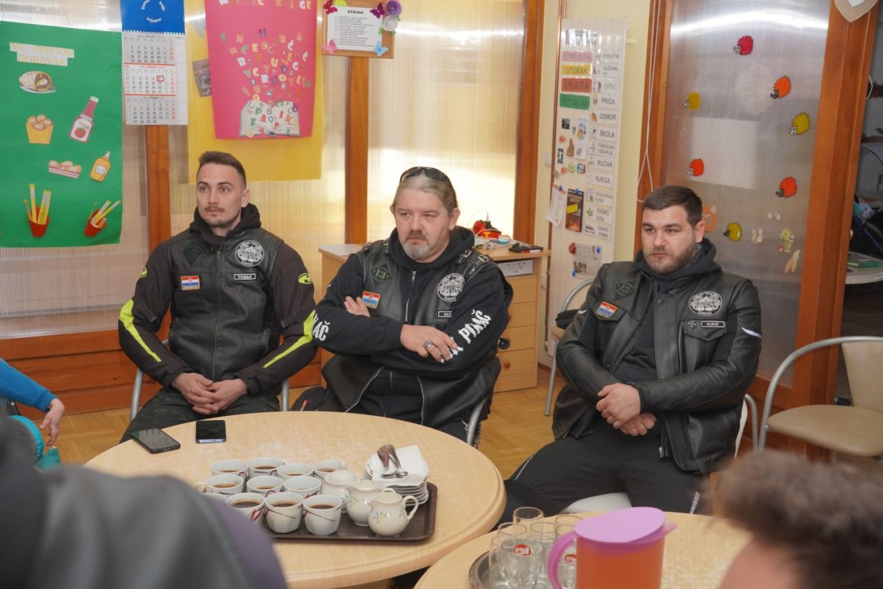 MK Pikač donacija Dnevni boravak djece dr Antun Bogdan (26) MK Pikač donacija Dnevni boravak djece dr Antun Bogdan (26)
