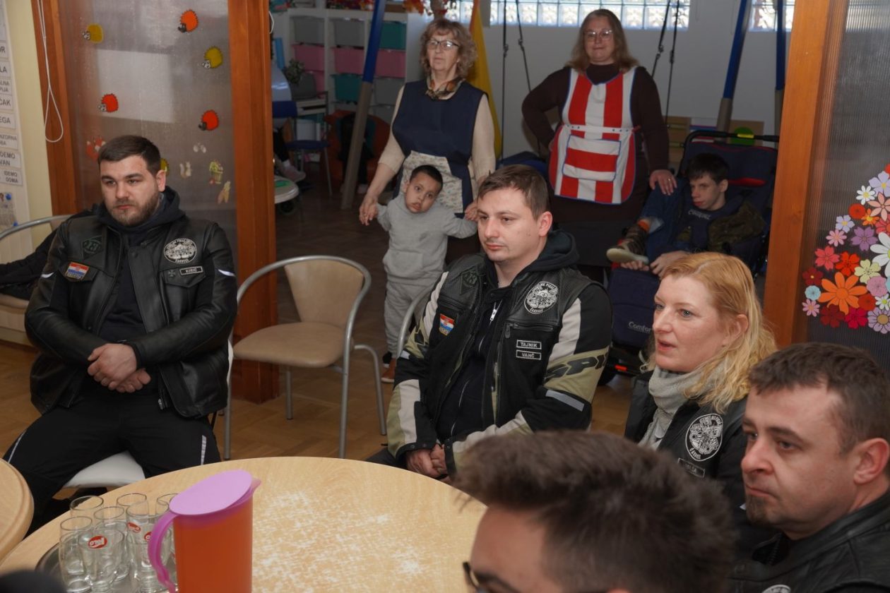 MK Pikač donacija Dnevni boravak djece dr Antun Bogdan (27) MK Pikač donacija Dnevni boravak djece dr Antun Bogdan (27)