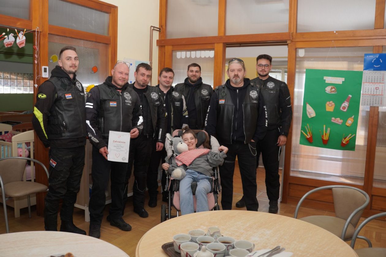 MK Pikač donacija Dnevni boravak djece dr Antun Bogdan (34) MK Pikač donacija Dnevni boravak djece dr Antun Bogdan (34)