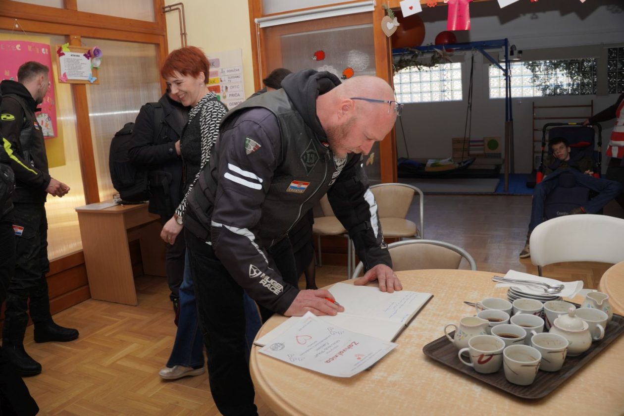 MK Pikač donacija Dnevni boravak djece dr Antun Bogdan (37) MK Pikač donacija Dnevni boravak djece dr Antun Bogdan (37)