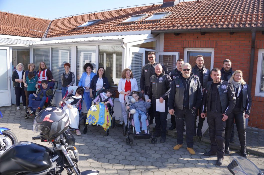 MK Pikač donacija Dnevni boravak djece dr Antun Bogdan (40) MK Pikač donacija Dnevni boravak djece dr Antun Bogdan (40)