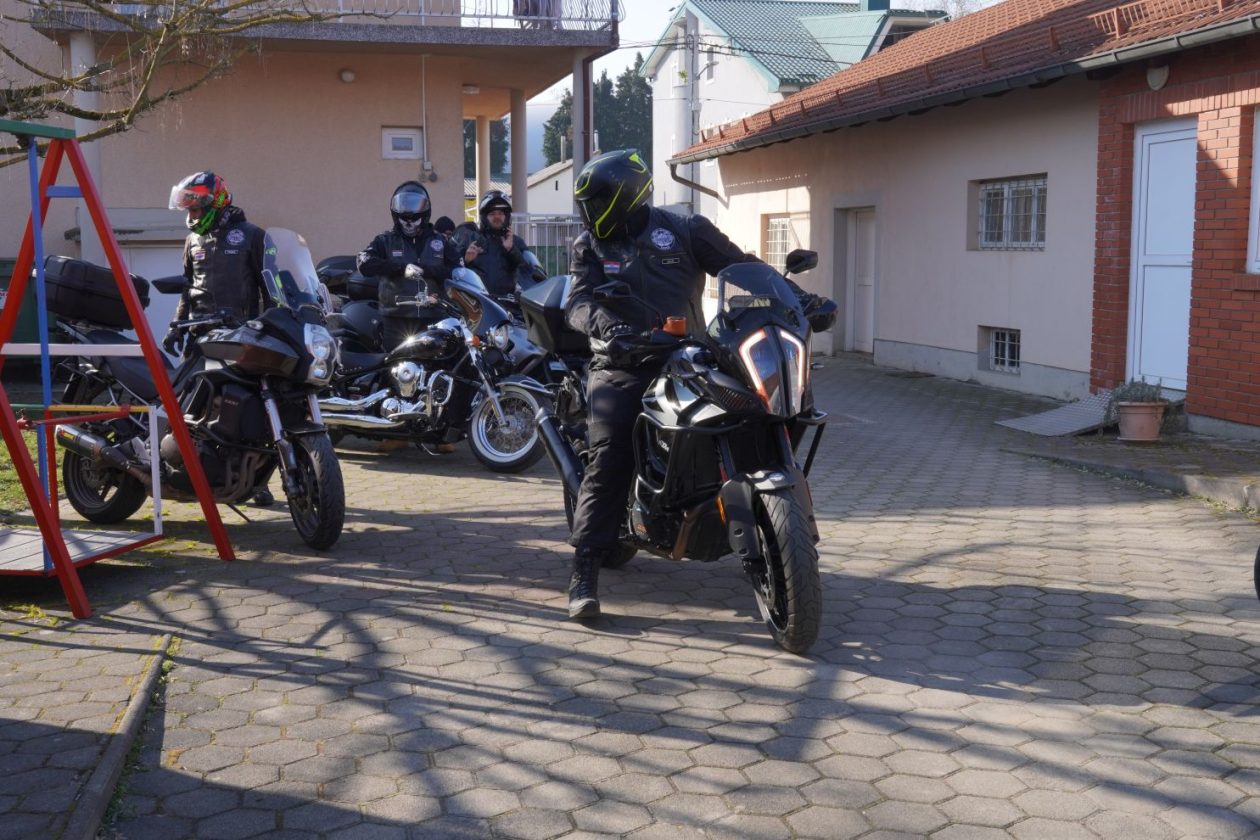 MK Pikač donacija Dnevni boravak djece dr Antun Bogdan (5) MK Pikač donacija Dnevni boravak djece dr Antun Bogdan (5)