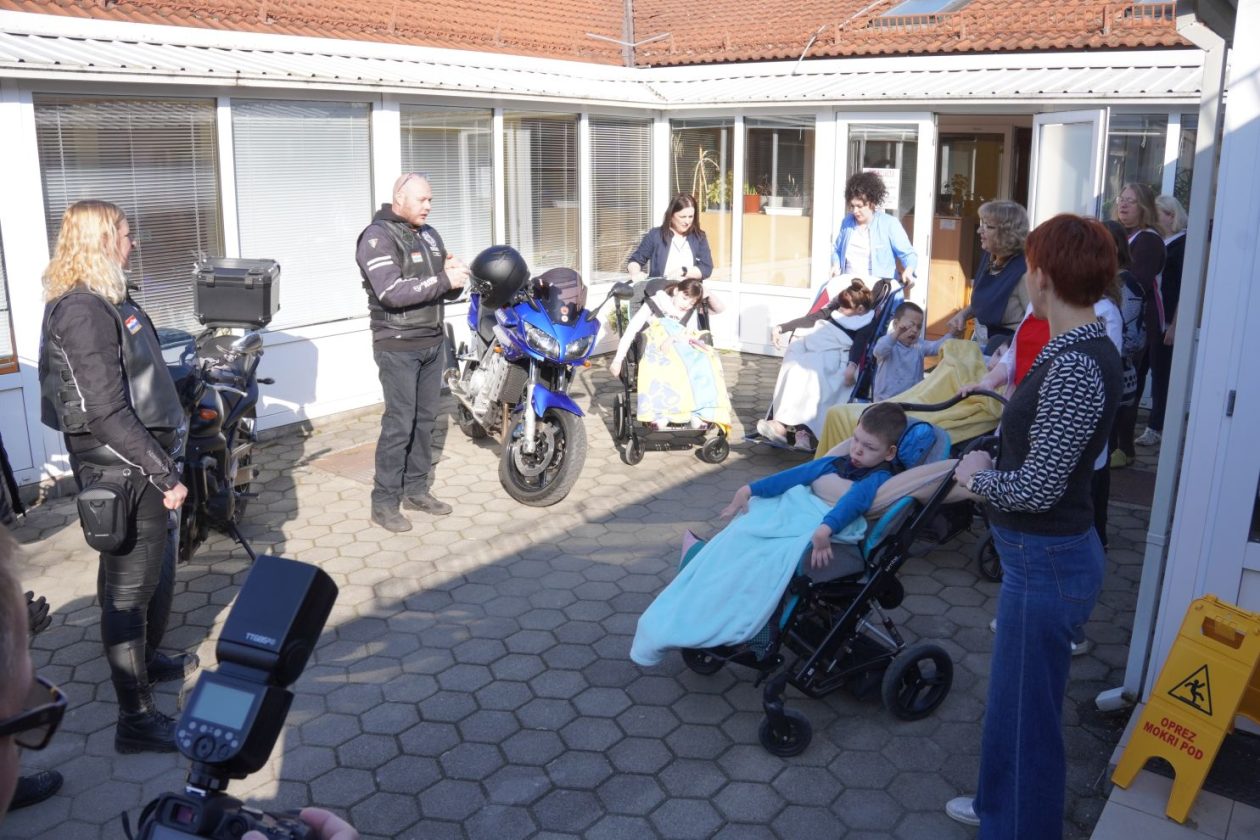 MK Pikač donacija Dnevni boravak djece dr Antun Bogdan (7) MK Pikač donacija Dnevni boravak djece dr Antun Bogdan (7)