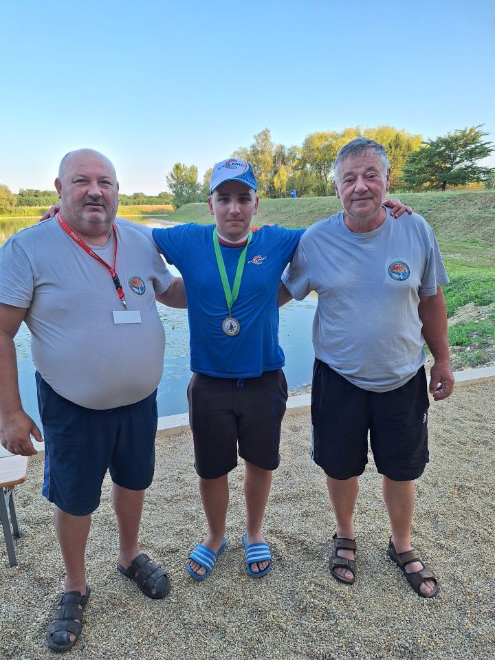MLADE RIBIČKE NADE Treće kolo Lige Mladeži okupilo najuspješnije mlade natjecatelje (16) MLADE RIBIČKE NADE Treće kolo Lige Mladeži okupilo najuspješnije mlade natjecatelje (16)