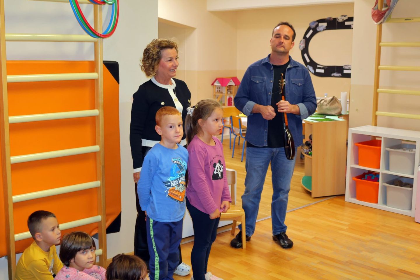 MLADI EKOLOZI Uručene nagrade sakupljačima starog papira iz DV Stonoga Novo Selo Rok i Pčelicama iz Ivanovca (10)