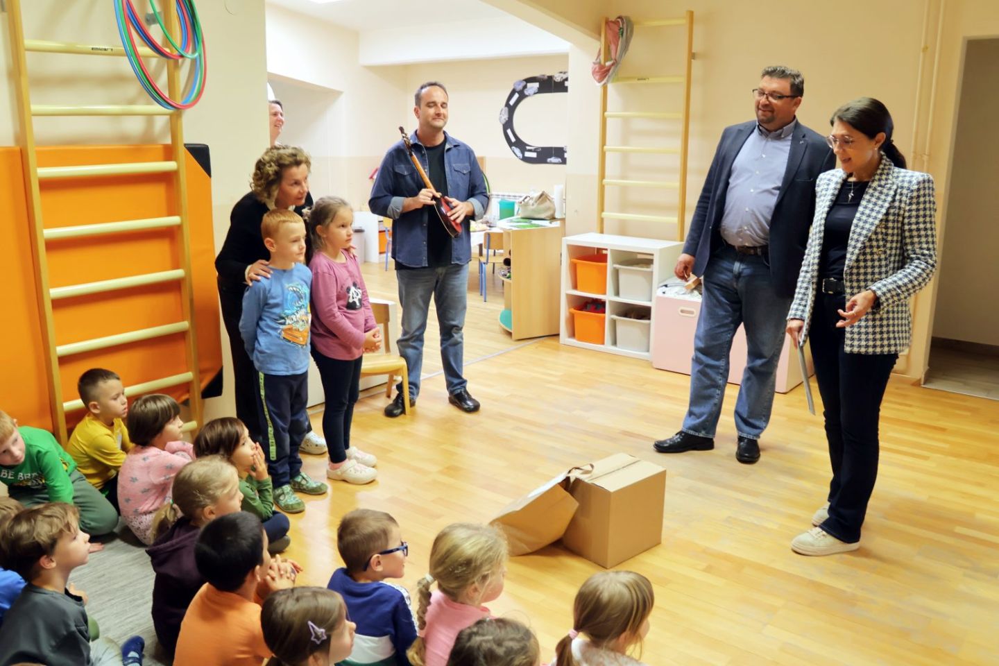 MLADI EKOLOZI Uručene nagrade sakupljačima starog papira iz DV Stonoga Novo Selo Rok i Pčelicama iz Ivanovca (11)