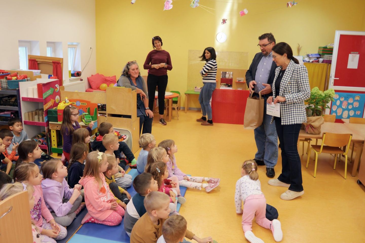 MLADI EKOLOZI Uručene nagrade sakupljačima starog papira iz DV Stonoga Novo Selo Rok i Pčelicama iz Ivanovca (3)