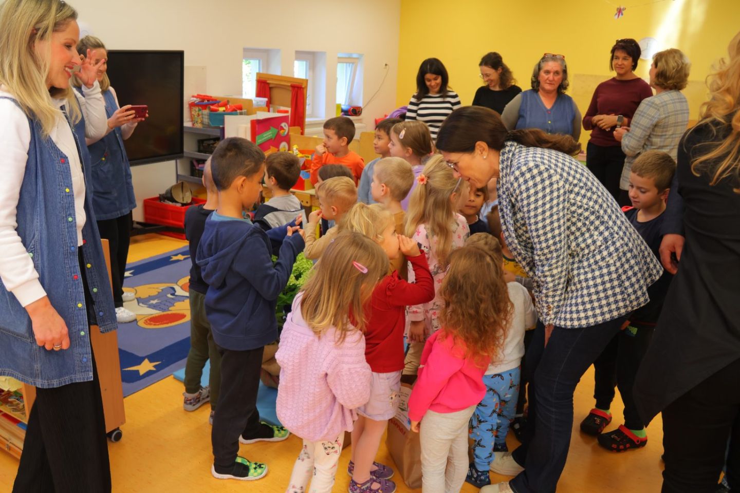 MLADI EKOLOZI Uručene nagrade sakupljačima starog papira iz DV Stonoga Novo Selo Rok i Pčelicama iz Ivanovca (4)