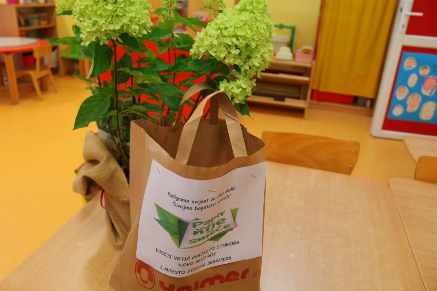 MLADI EKOLOZI Uručene nagrade sakupljačima starog papira iz DV Stonoga Novo Selo Rok i Pčelicama iz Ivanovca (7)