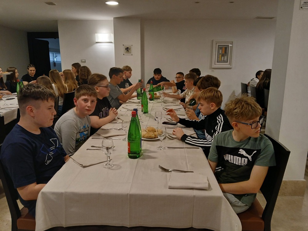 MLADI GEOGRAFI Četiri dana u Italiji Učenici III. OŠ Čakovec u posjetu moliškim Hrvatima (8)