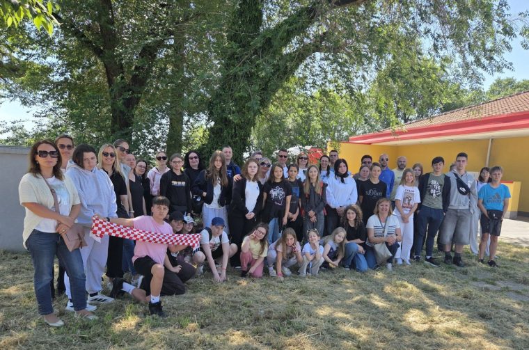 MLADI JEZIČARI Međimurski učenici predstavljali Hrvatsku na europskom finalu u Italiji (1) MLADI JEZIČARI Međimurski učenici predstavljali Hrvatsku na europskom finalu u Italiji (1)