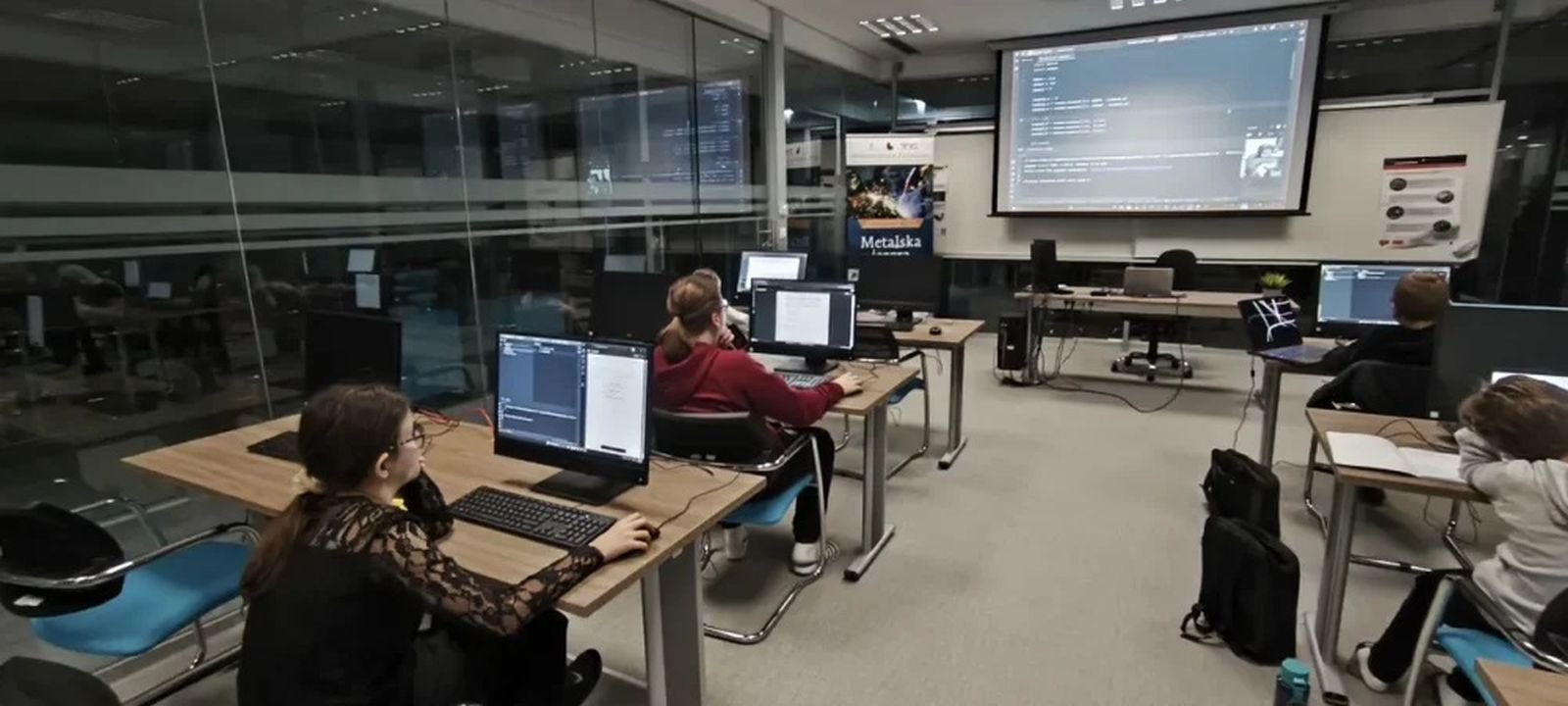 MLADI PROGRAMERI Udruga MIS provela interaktivne radionice robotike i programiranja za djecu i mlade (3)