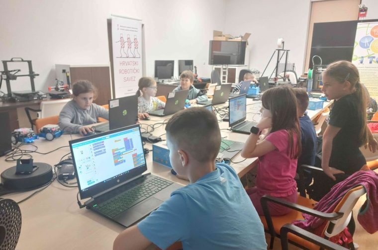 MLADI PROGRAMERI Udruga MIS provela interaktivne radionice robotike i programiranja za djecu i mlade (4) MLADI PROGRAMERI Udruga MIS provela interaktivne radionice robotike i programiranja za djecu i mlade (4)