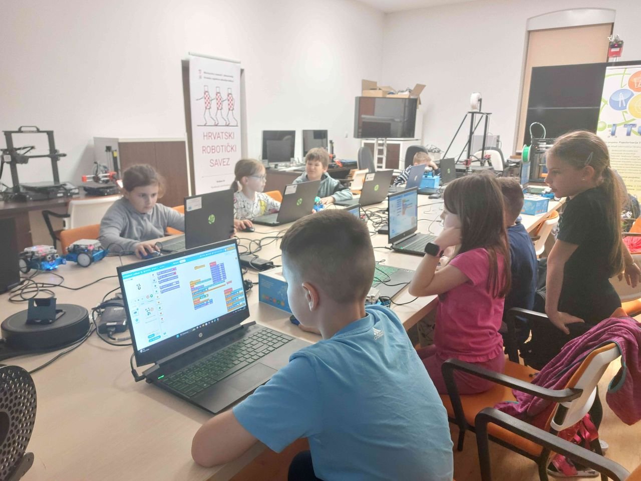 MLADI PROGRAMERI Udruga MIS provela interaktivne radionice robotike i programiranja za djecu i mlade (4)