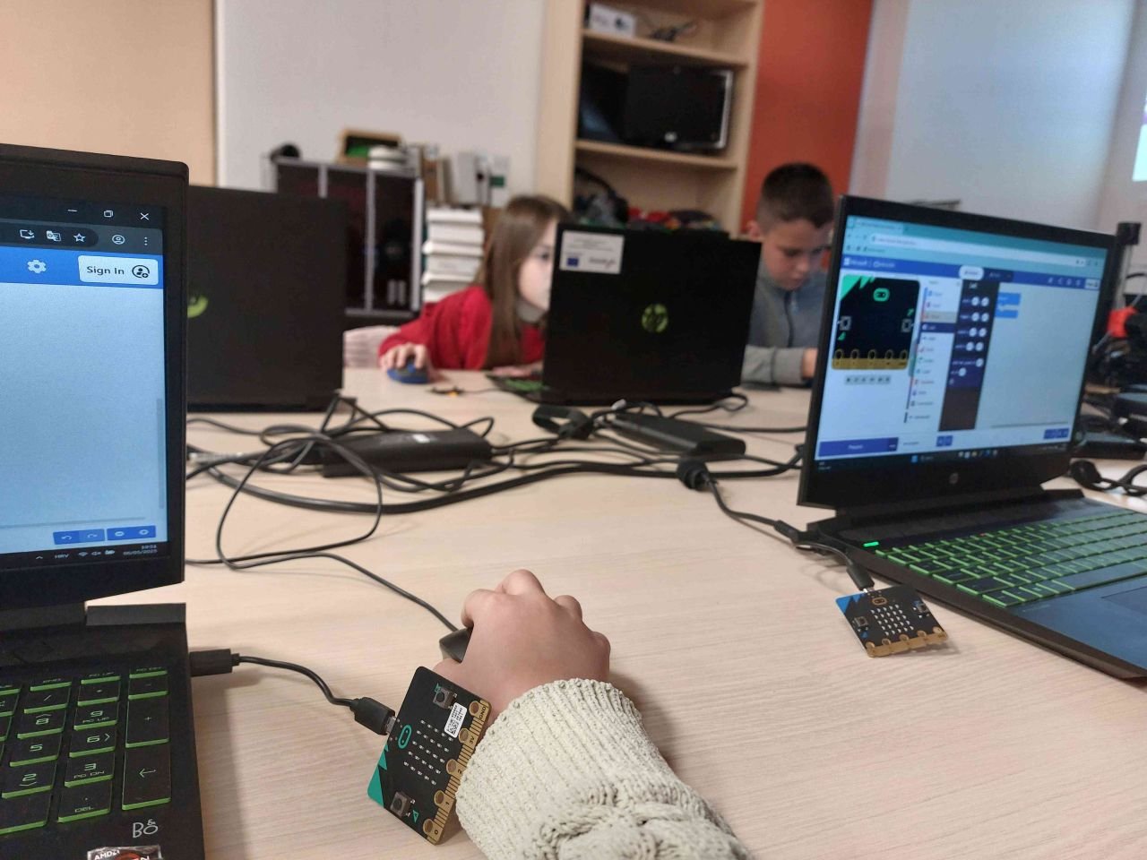 MLADI PROGRAMERI Udruga MIS provela interaktivne radionice robotike i programiranja za djecu i mlade (7)