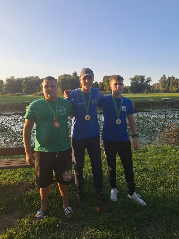 MLADI RIBIČI Održano peto kolo Lige Mladeži 2025. u ribolovu udicom na plovak (7) MLADI RIBIČI Održano peto kolo Lige Mladeži 2025. u ribolovu udicom na plovak (7)