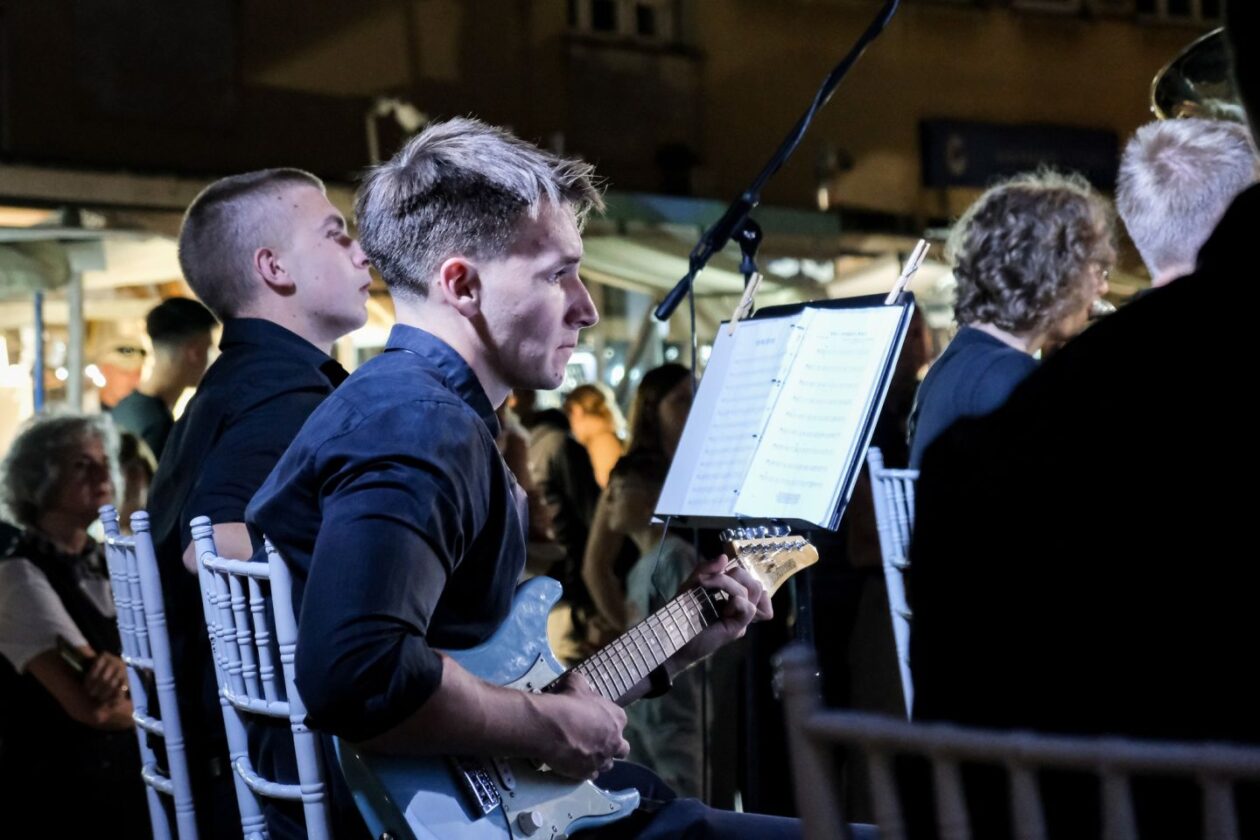 MLADOST NA POZORNICI Gimnazijalci pjesmom i plesom raznježili publiku Porcijunkulova (15) MLADOST NA POZORNICI Gimnazijalci pjesmom i plesom raznježili publiku Porcijunkulova (15)