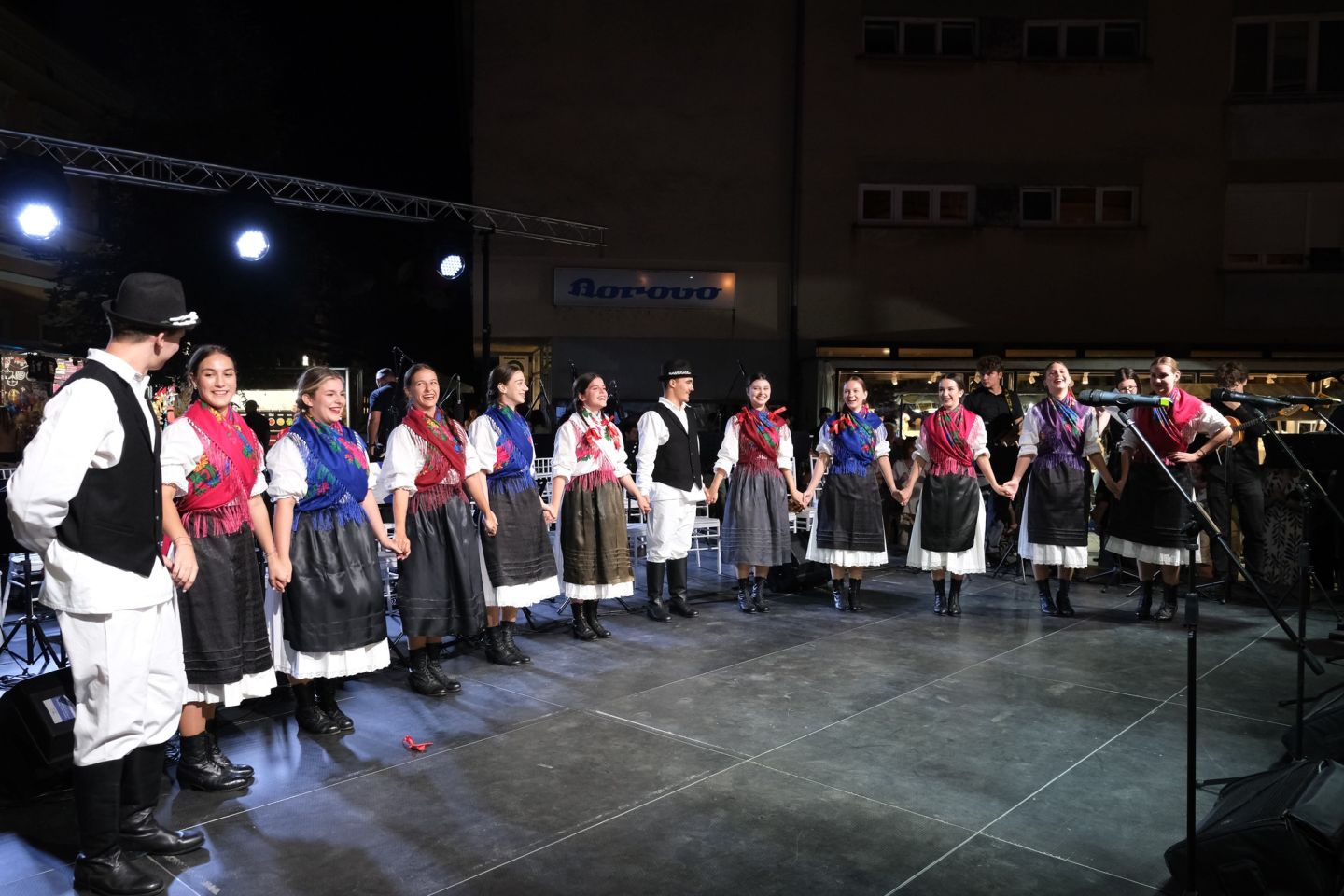 MLADOST NA POZORNICI Gimnazijalci pjesmom i plesom raznježili publiku Porcijunkulova (20)